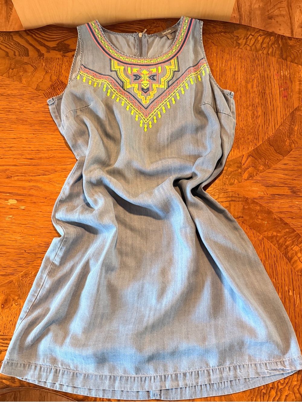 Neiman Marcus Light Blue Sleeveless Embroidered Mini Dress